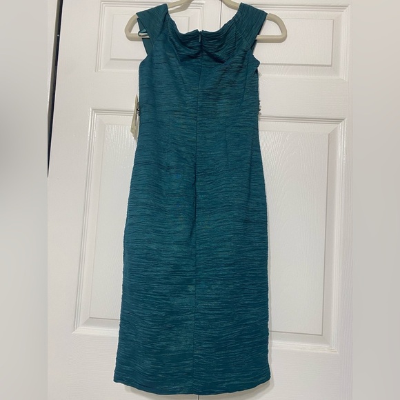 - NWT Eliza J. Green Emerald Dress Size 2 - Picture 2 of 12
